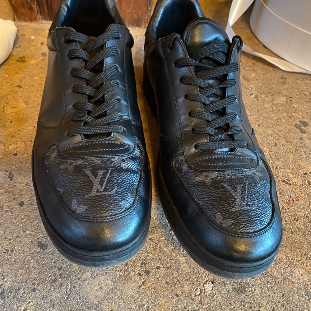 Auth. Louis Vuitton men Luxembourg sneaker